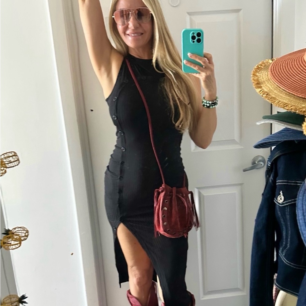 Elegant Black Sleeveless Dress